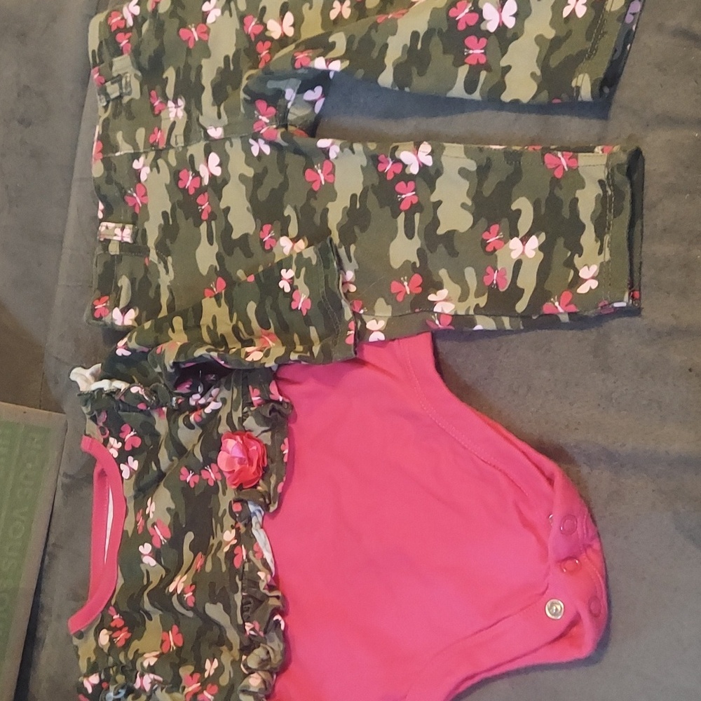 💥 3 for $10. Camo with pink and pink butterflies